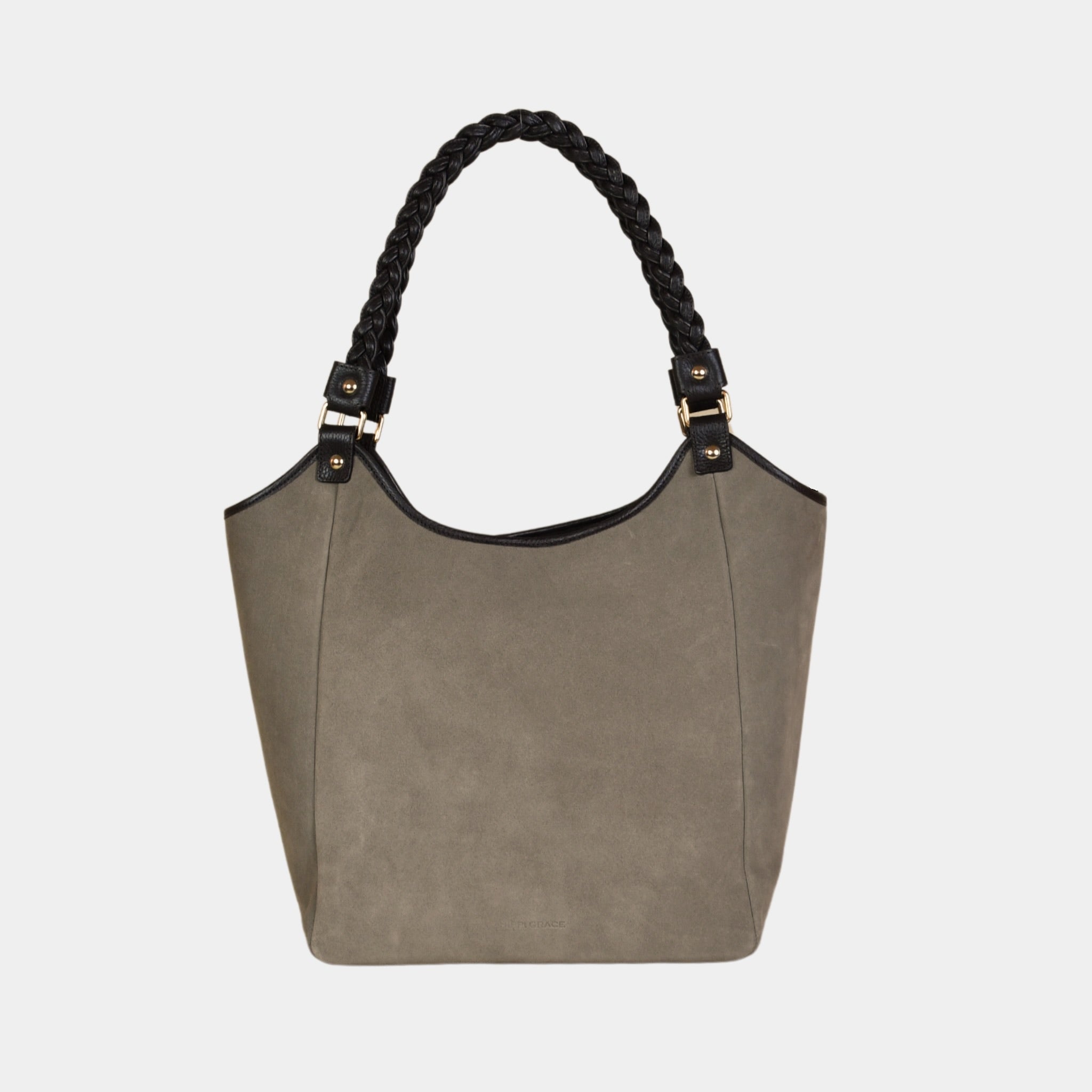 Hippi Grace Bergen New i fargen semsket taupe. Stor veske til dame i ekte skinn. Stor skinnveske til dame. Stor skulderveske til dame. Jobbveske dame i taupe. Skinnveske i taupe. taupe jobbveske til dame. Vesken har flettede skulderstropper med gulldetaljer. Den har et romslig hovedrom med glidelås lukking i topp. bag. veske dame i ekte skinn. norsk design. semsket skinn