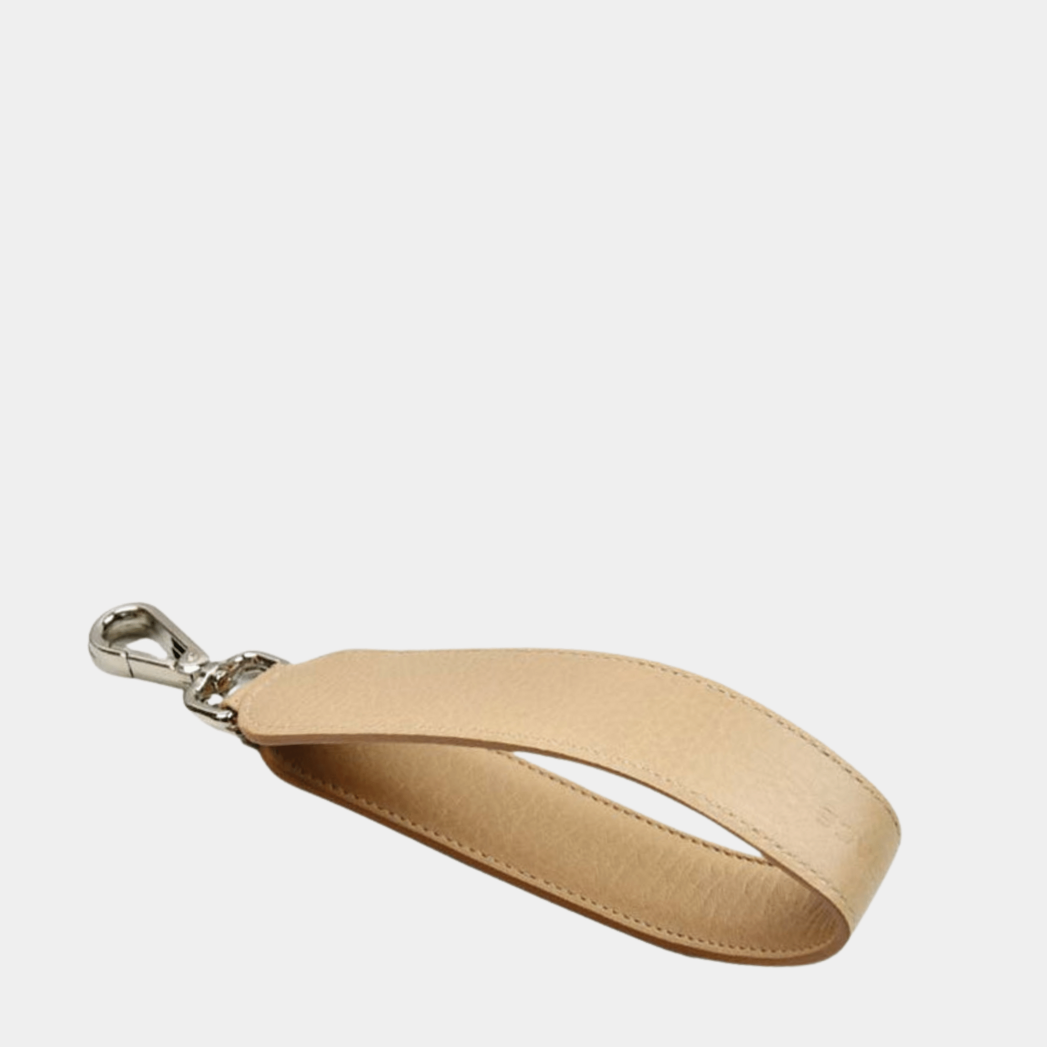 Skulderstropp, Klassisk Ku-skinn, sølv detaljer. Hippi Grace kort skulderstropp i Bohem Beige. ekte skinn. norsk design. Skulderstropp til veske. Veske tilbehør. Skinnstropp til veske.