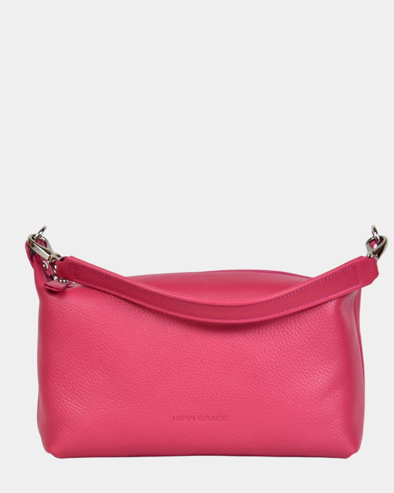 crossbody småveske i eksklusivt ku skinn. Hippi Grace Lucca i fargen klassisk mørkerosa er en liten skinnveske til dame. Vesken har et minimalistisk og tidløst design, og har et praktisk interiør med glidelås lukking i topp. Skinnvesken kommer med en skulderstropp og en regulerbar crossbody stropp, begge avtagnbare. Norsk Design. Rosa skinnveske dame. Rosa Veske dame. Hverdagsveske. Festveske. Ekte skinn. Bærekraftig. Skulderveske dame. Crossbody veske dame. Crossbodyveske. Små veske. Mindre veske.