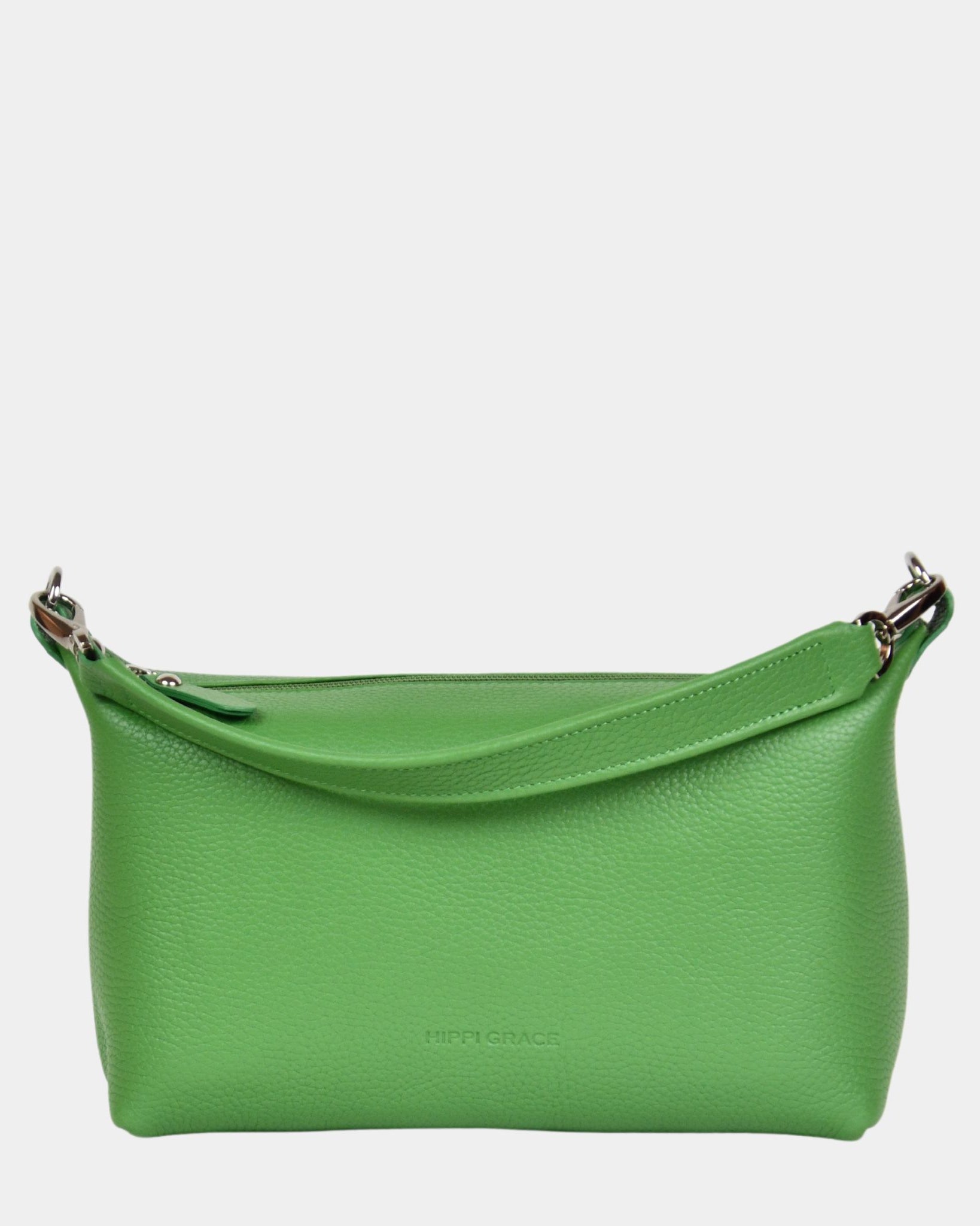 crossbody småveske i eksklusivt ku skinn. Hippi Grace Lucca i fargen klassisk hierba er en liten skinnveske til dame. Vesken har et minimalistisk og tidløst design, og har et praktisk interiør med glidelås lukking i topp. Skinnvesken kommer med en skulderstropp og en regulerbar crossbody stropp, begge avtagnbare. Norsk Design. Grønn skinnveske dame. Grønn Veske dame. Hverdagsveske. Festveske. Ekte skinn. Bærekraftig. Skulderveske dame. Crossbody veske dame. Crossbodyveske. Små veske. Mindre veske.