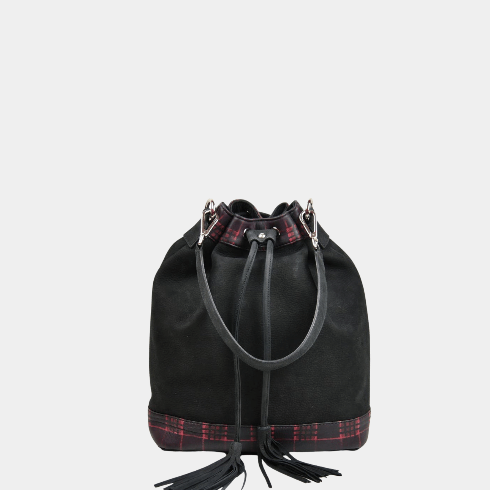 Skulder og Crossbody veske, Klassisk Ku-skinn, Skulder og crossbody stropp, lukkes med snøring, frynse detaljer, glidelås-lomme bak, sølvdetaljer.