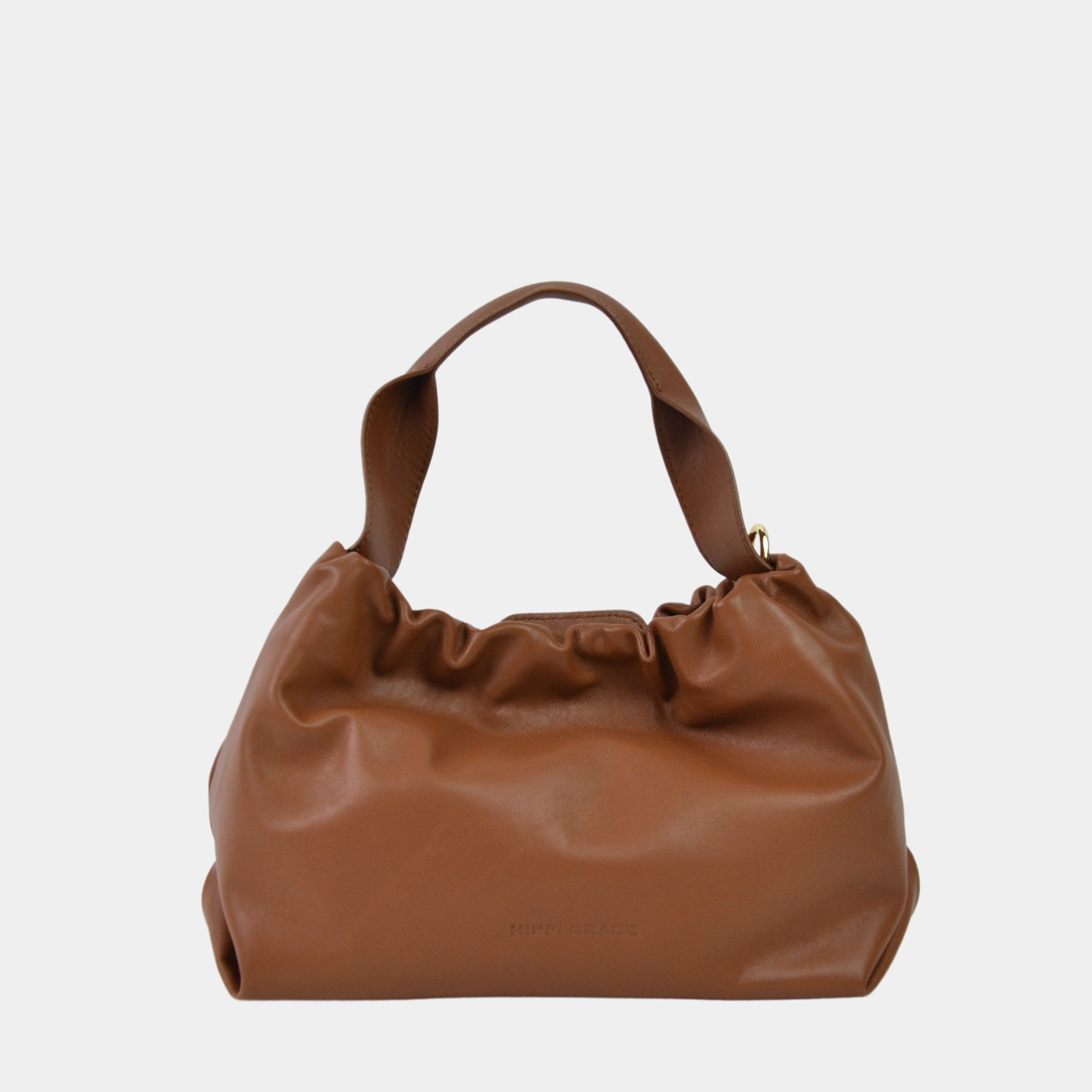 Liten Skinnveske til dame i tan. Liten brun veske dame i ekte skinn. brun veske. sort veske. lysebrun skinnveske. Skinnveske brun. Skinn Veske. Ekte skinn. Norsk design. Hippi Grace Alba i fargen Nappa Sort. Julegavetips. Vesken kommer med en avtagbar og regulerbar crossbody stropp. Nappa skinn.