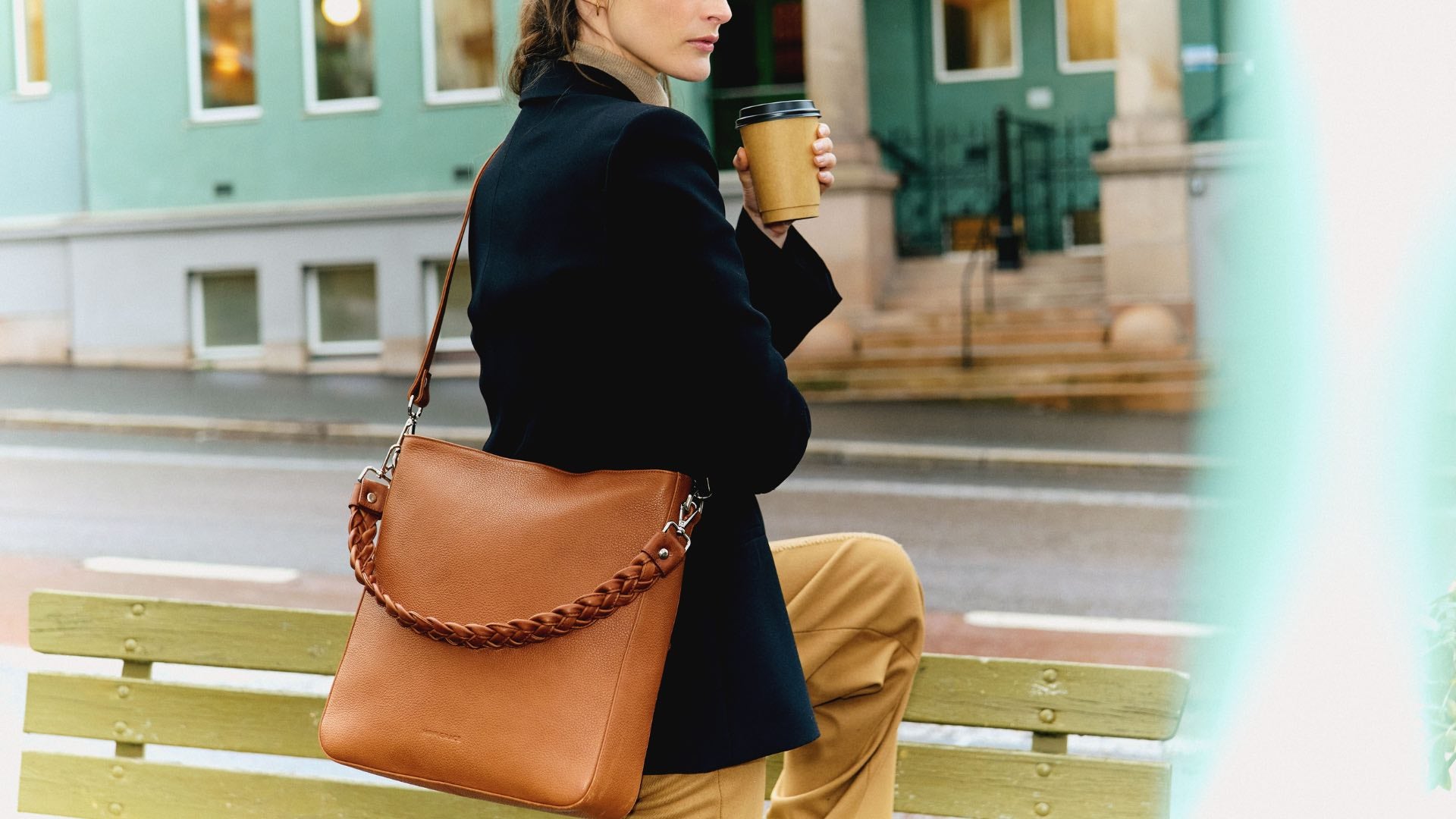 Stort utvalg i crossbody vesker i ulike størrelser hos Hippi Grace 