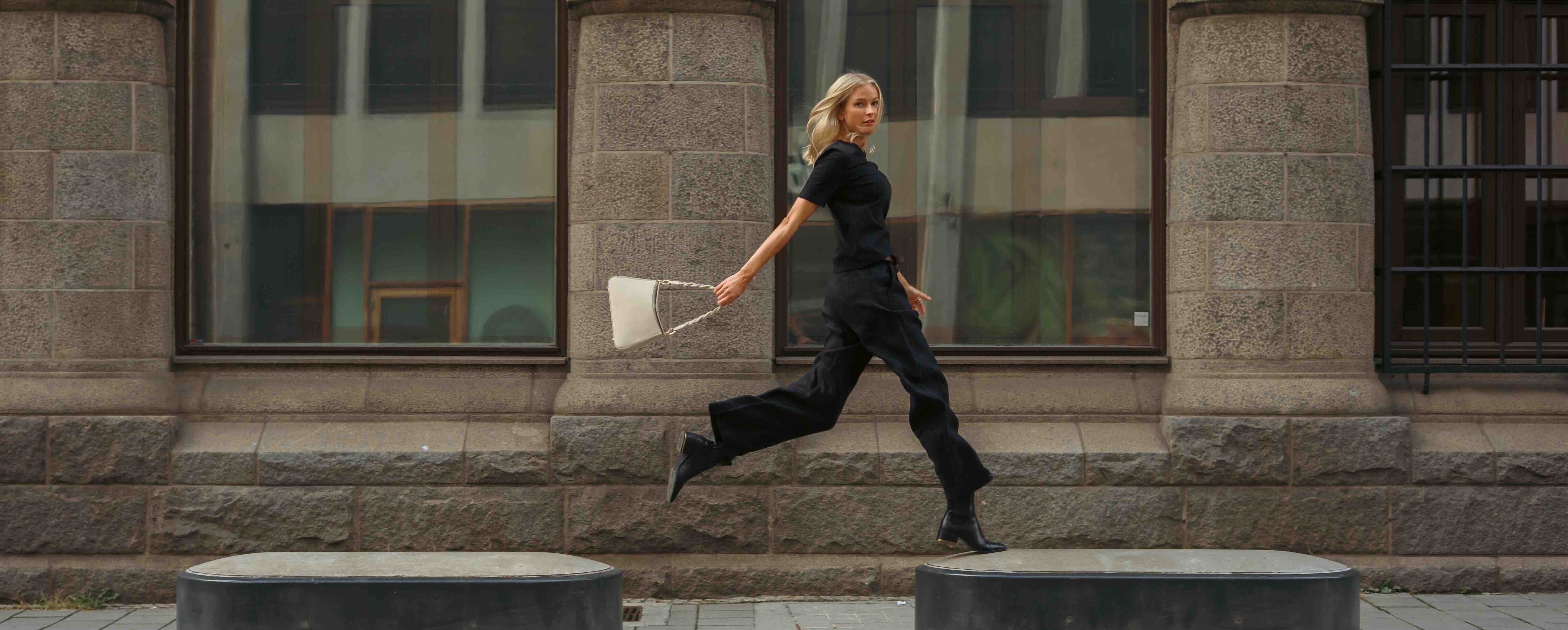 Skinnvesker til dame i norsk design. Gavetips til dame i ekte skinn. Hippi Grace Nyheter. 