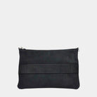 Liten veske i Nobuck Ku-skinn med glidelås-lukning, lang skulderstropp og håndleddsstropp. Veske dame. Liten veske til dame i ekte skinn. Clutch til dame. 3IN1 fra Hippi Grace i fargen Nobuck sort. svart veske til dame i ekte skinn. sort veske til dame i ekte skinn. skinn veske. Veske dame. Liten Veske