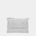  liten veske i Coco preget Ku-skinn, glidelås-lukning, lang skulderstropp og håndleddsstropp. sort veske i coco. svart veske i coco. Liten veske i ekte kuskinn. Skinnveske i hvit. Skinnveske i hvit. Hippi Grace veske. skinn veske. veske dame. 