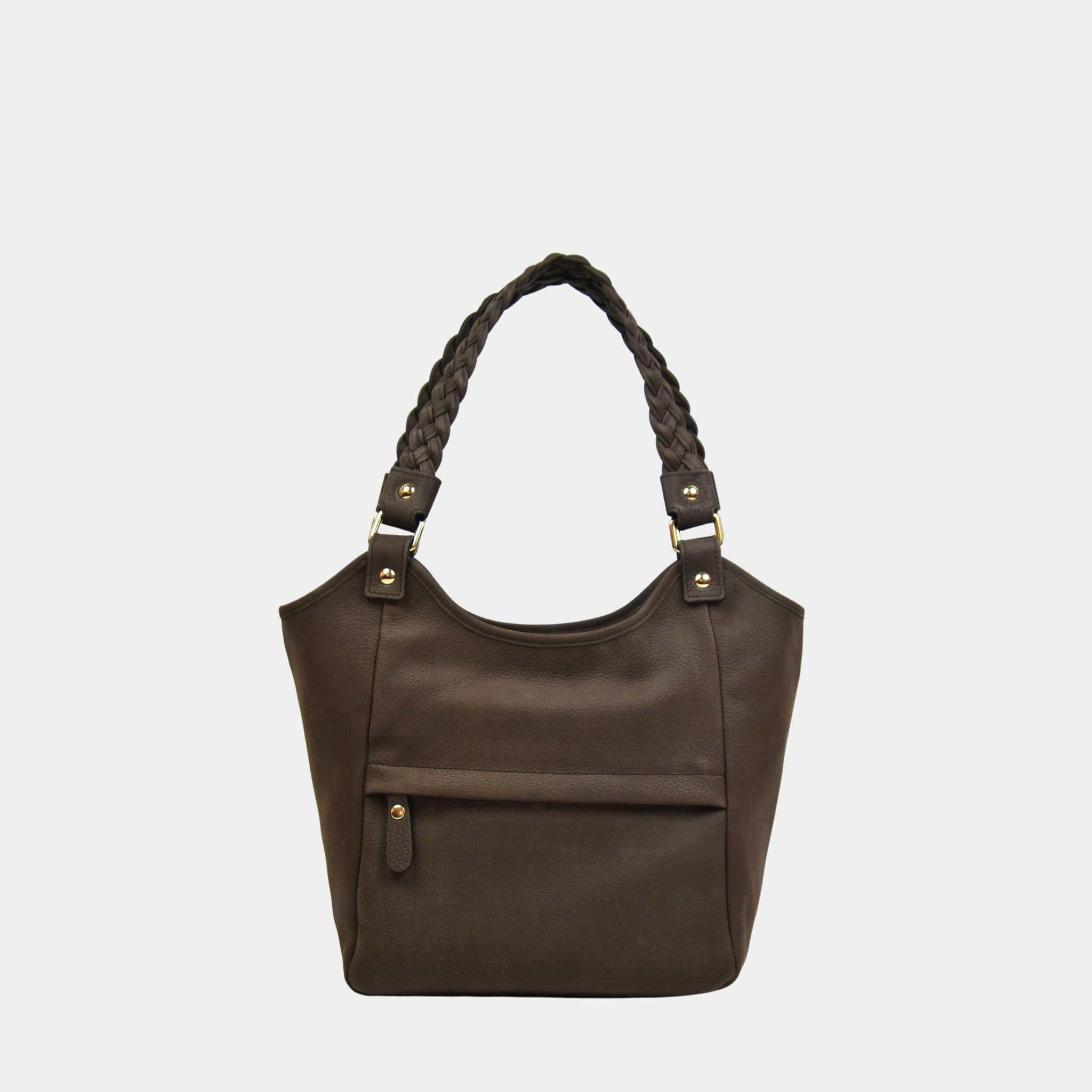 Litt mindre enn vår klassiker Bergen New, men med akkurat samme chic uttrykk og gjennomtenkte detaljer. Perfekt når du vil ha med deg det viktigste, uten å dra på mer enn du må. Elegant, praktisk og laget for å henge med deg gjennom hele dagen – fra morgenmøter til middag med venninner. [wv]