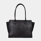 Jobbvesken Berlin fra Hippi Grace i Fargen Croco Sort. Stor veske til dame i ekte skinn. Vesken er en skulderveske, men kommer med en regulerbar crossbody Stropp. Skinnvesken har et romslig interiør med lomme til pc, samt flere mindre lommer. Den har en glidelås lukking i topp. Veske dame. Svart skinnveske. Sort skinnveske.  Norsk Design. Sort Veske. Svart veske.