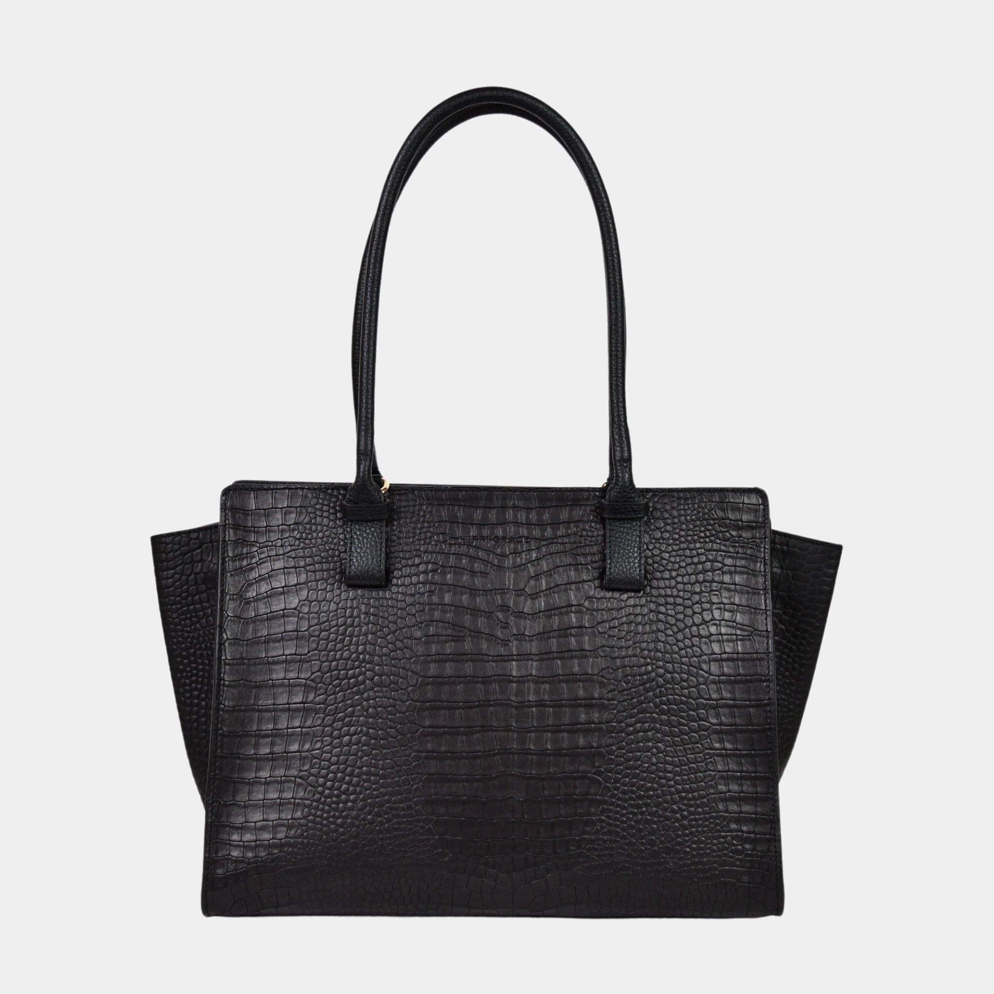 Jobbvesken Berlin fra Hippi Grace i Fargen Croco Sort. Stor veske til dame i ekte skinn. Vesken er en skulderveske, men kommer med en regulerbar crossbody Stropp. Skinnvesken har et romslig interiør med lomme til pc, samt flere mindre lommer. Den har en glidelås lukking i topp. Veske dame. Svart skinnveske. Sort skinnveske.  Norsk Design. Sort Veske. Svart veske.