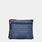 Hippi Grace Cadizfornia er en Liten veske  til dame i ekte skinn, crossbody skulderstropp, håndeddstropp,utvendig glidelås-lomme foran og bak, glidelås lukking, sølvdetaljer. Hippi Grace Cadizfornia i fargen nobuck jeansblå med sølv detaljer. Mørkeblå veske. Blå Veske. Veske Dame. Norsk Design. Liten Crossbody veske dame. Vesken har et praktisk interiør og har glidelås lukking i topp. 