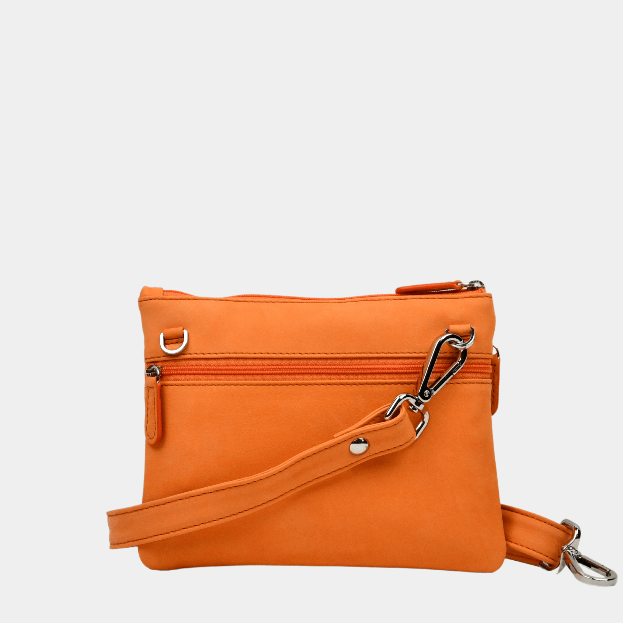 Hippi Grace Cadizfornia er en Liten veske  til dame i ekte skinn, crossbody skulderstropp, håndeddstropp,utvendig glidelås-lomme foran og bak, glidelås lukking, sølvdetaljer. Hippi Grace Cadizfornia i fargen nobuck orange med sølv detaljer. Oransj veske. Oransje Veske. Veske Dame. Norsk Design. Liten Crossbody veske dame. Vesken har et praktisk interiør og har glidelås lukking i topp.  Bilde av vesken bakfra med regulerbar crossbody stropp. [wv]