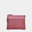 Hippi Grace Cadizfornia er en Liten veske  til dame i ekte skinn, crossbody skulderstropp, håndeddstropp,utvendig glidelås-lomme foran og bak, glidelås lukking, sølvdetaljer. Hippi Grace Cadizfornia i fargen nobuck Rose med sølv detaljer. Rosa veske. Lyserosa Veske. Veske Dame. Norsk Design. Liten Crossbody veske dame. Vesken har et praktisk interiør og har glidelås lukking i topp. 