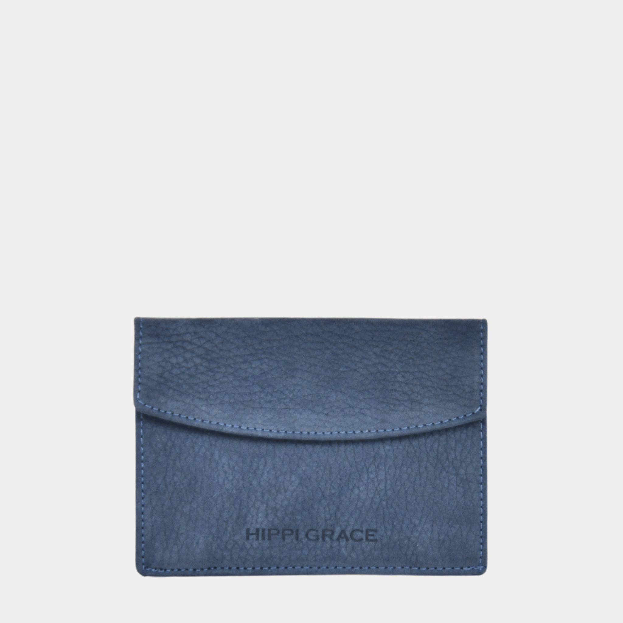 Kort-lommebok, Nobuck Ku-skinn, Magnet-lukning. Hippi Grace Lommebok Unisex til kort i Klassisk Nobuck Jeansblå, laget av ekte skinn. Norsk Design. Lommebok i ekte skinn. 