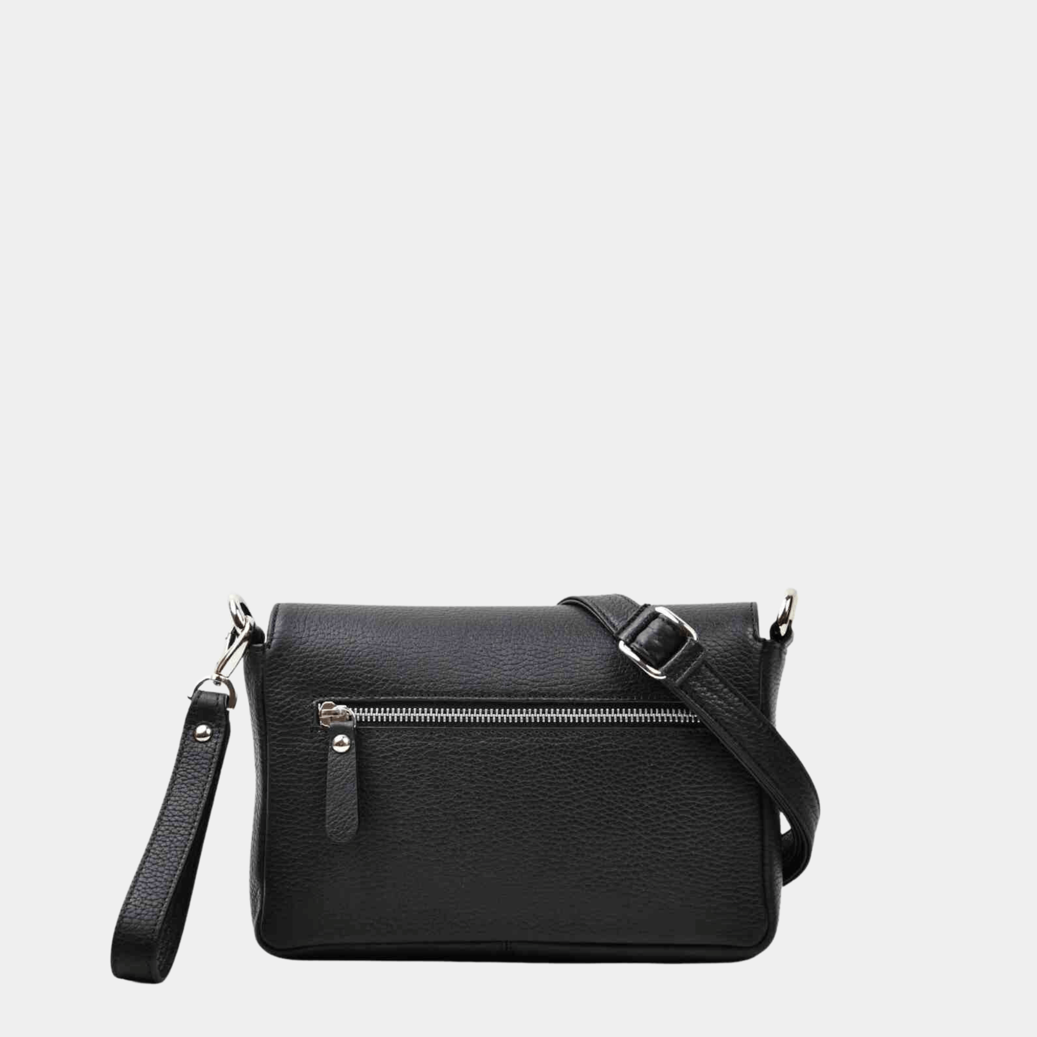 Liten veske, Ku-skinn, magnet-lås, crossbody skulderstropp, sølvdetaljer. Hippi Grace Monte Carlo i fargen klassisk sort er en liten skinnveske til dame. Vesken kommer med en regulerbar crossbody stropp, avtagbar. Vesken har et stilrent og praktisk design, med magnet lås i front. Svart Crossbody veske i ekte skinn. Svart veske dame. Skulderveske svart. Norsk design. Bilde av baksiden til vesken. [wv]