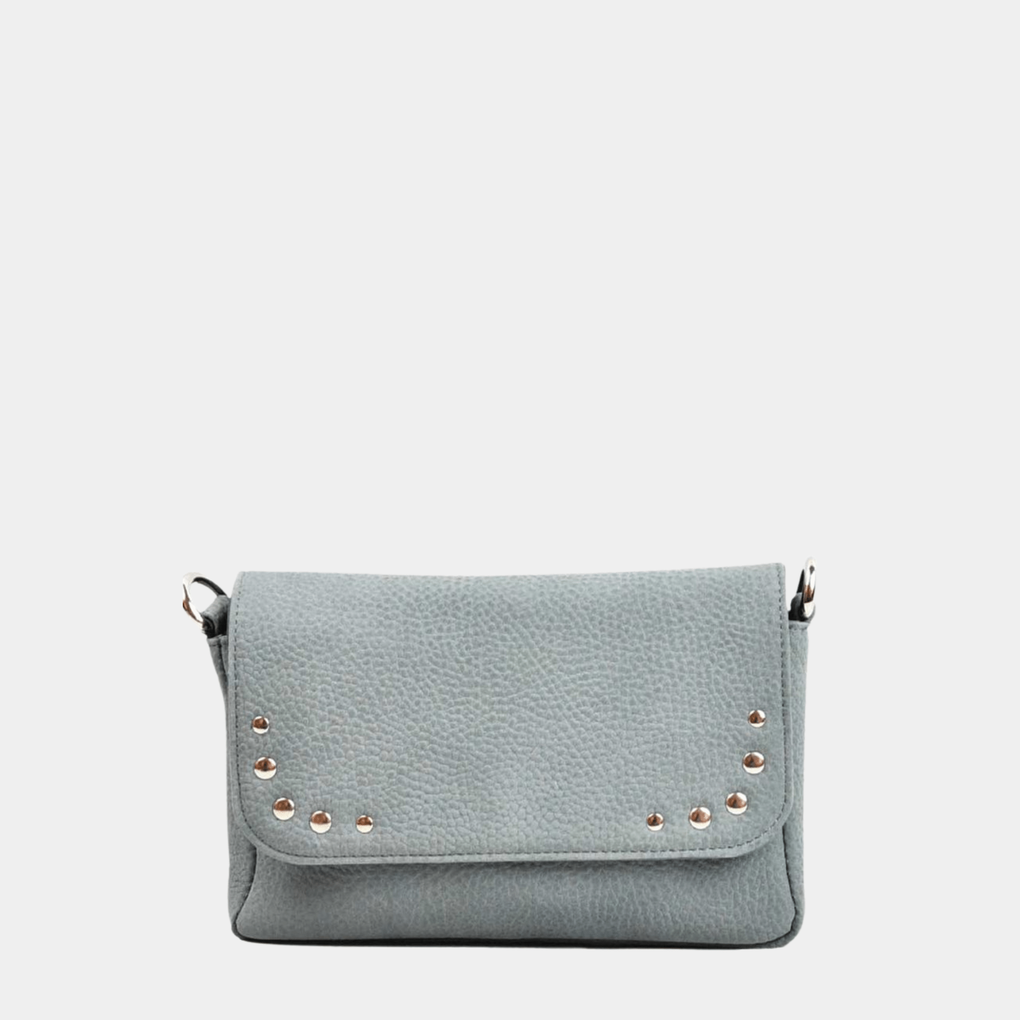 Liten veske, nobuck-skinn, magnet-lås, crossbody skulderstropp, sølvdetaljer. Hippi Grace Monte Carlo i fargen nobuck Gråblå er en liten skinnveske til dame. Vesken kommer med en regulerbar crossbody stropp, avtagbar. Vesken har et stilrent og praktisk design, med magnet lås i front. Gråblå Crossbody veske i ekte skinn. gråblå veske dame. Skulderveske gråblå. Norsk design. Bilde av forsiden til vesken.