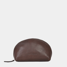 Sminkepung, Ku-skinn, Glidelås-lukning. Hippi Grace Sminkepung i fargen bohem luxe mocca er en mellomstor sminkemappe i ekte skinn. Sminkemappen passer perfekt til å ha i vesken din.