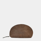 Sminkepung, Ku-skinn, Glidelås-lukning. Hippi Grace Sminkepung i fargen nobuck mocca er en mellomstor sminkemappe i ekte skinn. Sminkemappen passer perfekt til å ha i vesken din. 
