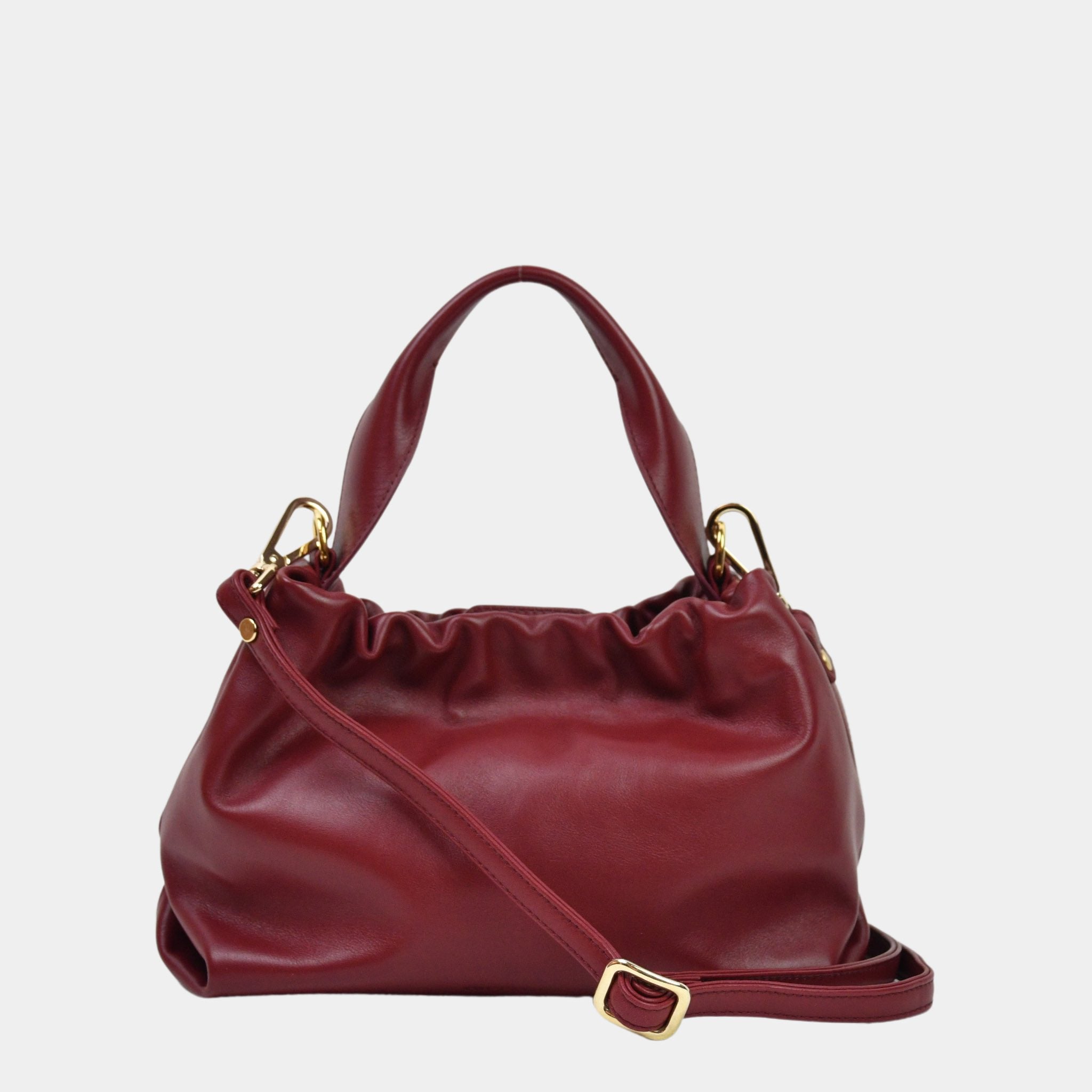 Liten Skinnveske til dame i burgunder. Liten veske dame i ekte skinn. Burgunder veske. Mørkerød veske. Mørkerød sLiten Skinnveske til dame i burgunder. Liten veske dame i ekte skinn. Burgunder veske. Mørkerød veske. Mørkerød skinnveske.  Skinn Veske. Ekte skinn. Norsk design. Hippi Grace Alba i fargen Nappakinnveske. Skinnveske mørk rød. Skinn Veske. Ekte skinn. Norsk design. Hippi Grace Alba i fargen burgunder. Julegavetips. Vesken kommer med en avtagbar og regulerbar crossbody stropp. [wv]