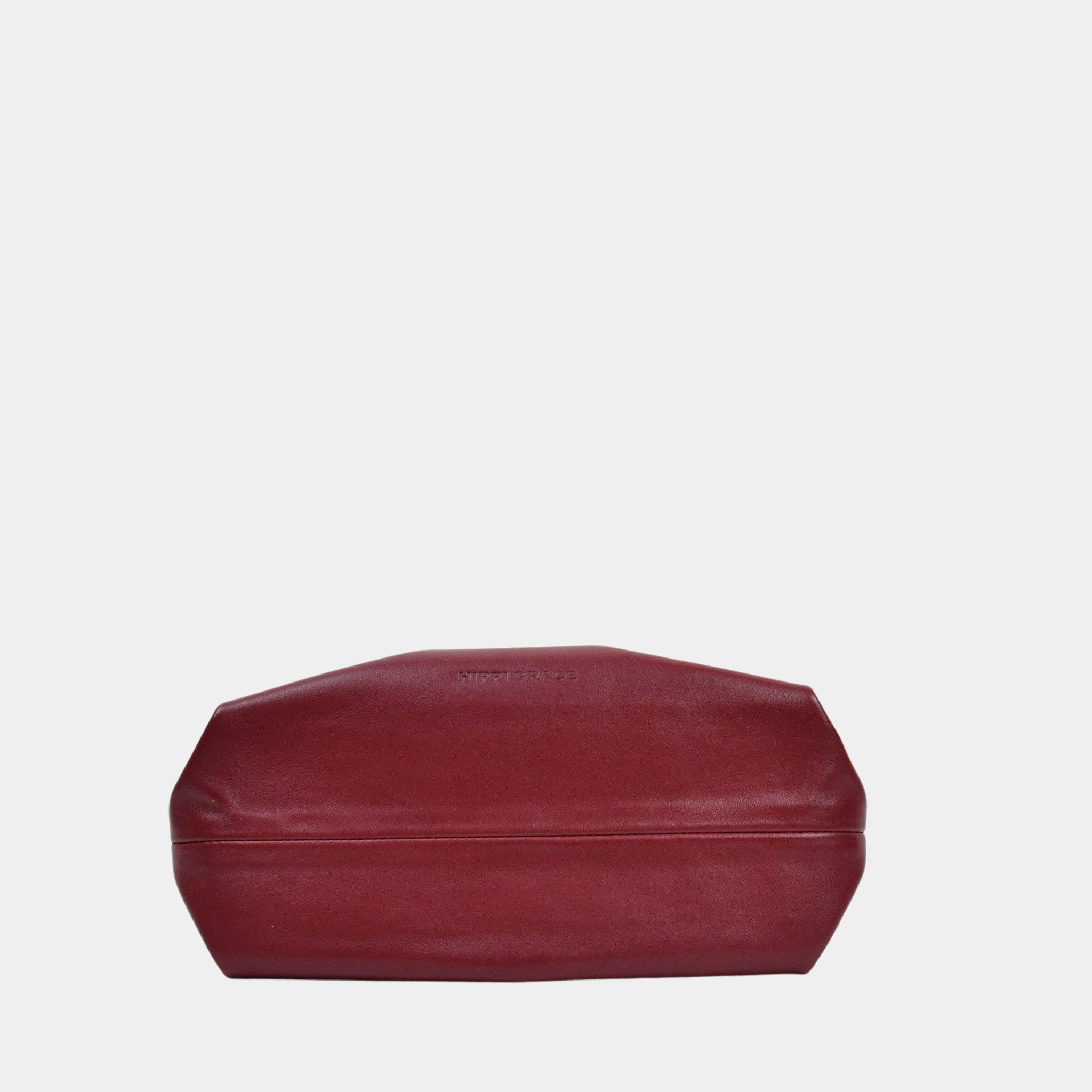 Liten Skinnveske til dame i burgunder. Liten veske dame i ekte skinn. Burgunder veske. Mørkerød veske. Mørkerød skinnveske. Skinnveske mørk rød. Skinn Veske. Ekte skinn. Norsk design. Hippi Grace Alba i fargen Nappa burgunder. Julegavetips.[wv]