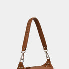 Avtakbar skulderstropp i bohem tan skinn, flettet design med sølv metallringer. [wv]